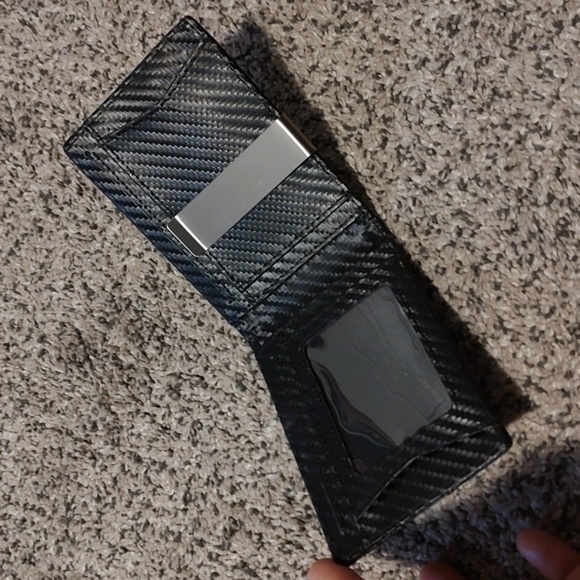 Men's Slim Bi-Fold Wallet - Picture 3 of 4